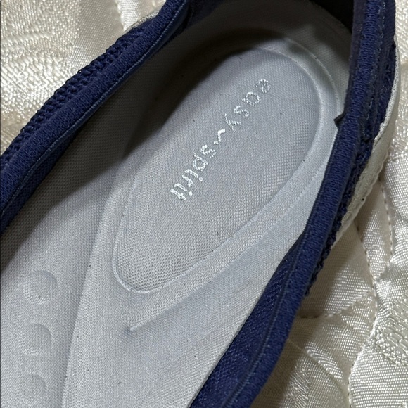 Easy Spirit Women's Navy Knit Slip-On Shoes - Picture 2 of 5